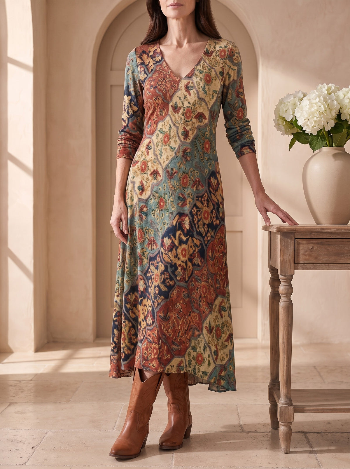 Costanza, abito lungo a fantasia patchwork indossato