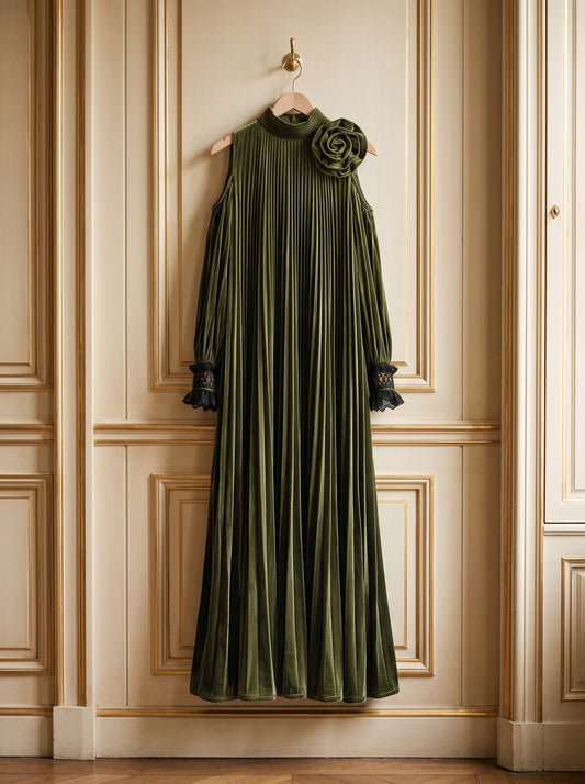 Emma, abito maxi plissettato verde oliva su gruccia