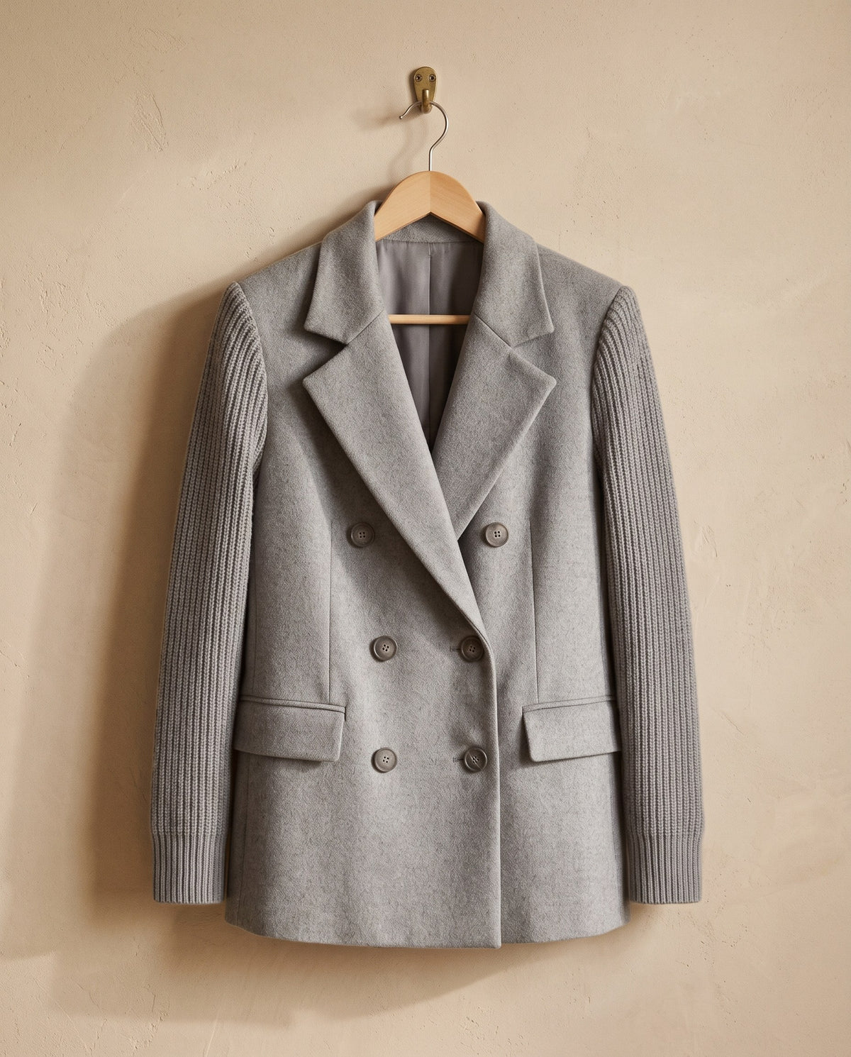 Lavinia, blazer grigio su gruccia